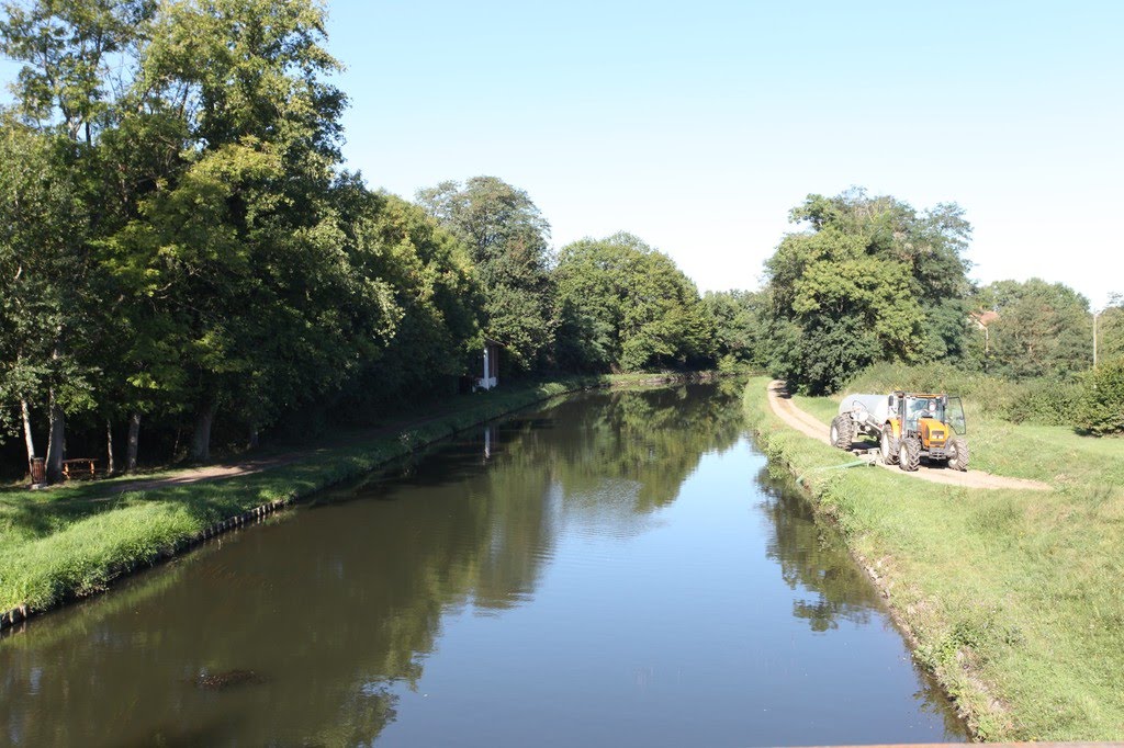 Canal de Digoin a Roanne by www.binnenvaartinbeeld.com