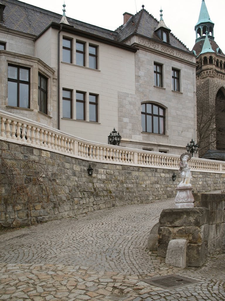 Quedlinburg, Schlosshotel zum Markgrafen, Aufgang 2006 by Wensky