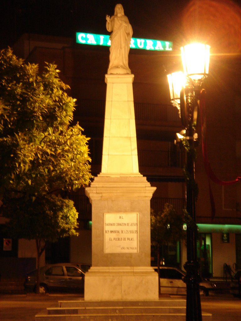 Monumento al Sagrado Corazón. Plaza Mayor by rafael navarro mateos