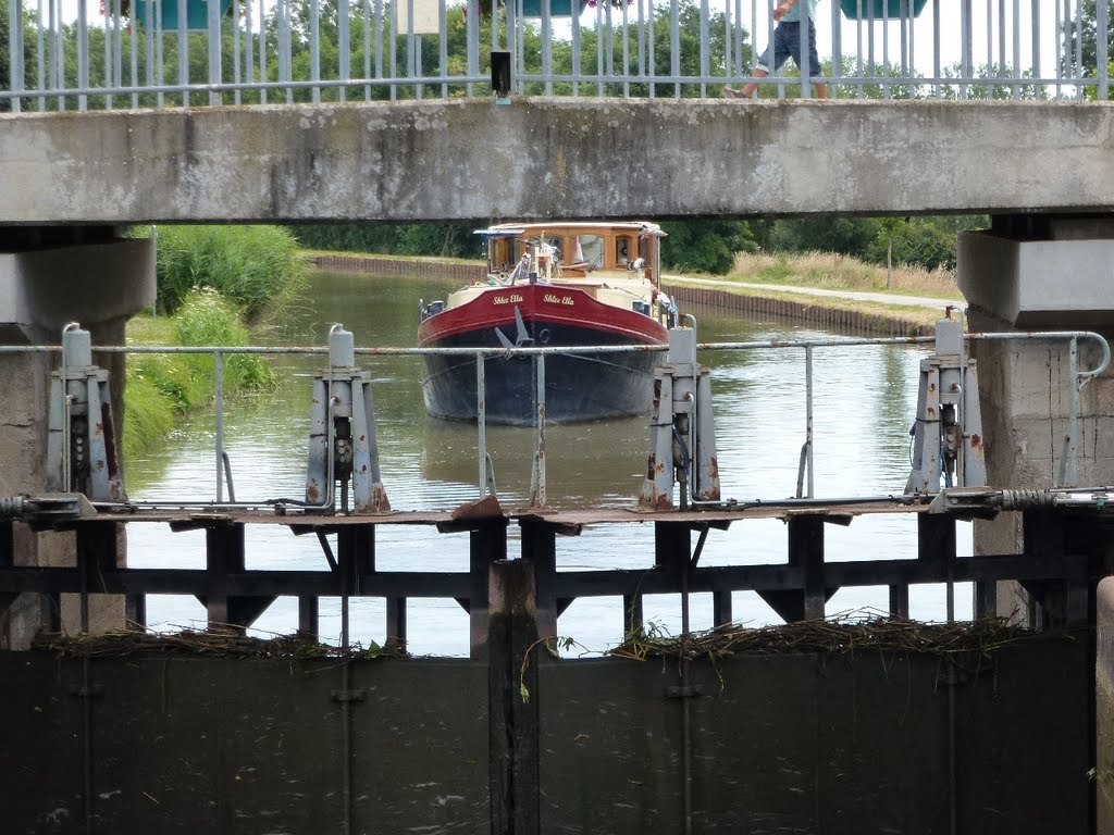 Canal du Centre. PK 8. Ecl 34_110704 by Martin Dudle-Ammann