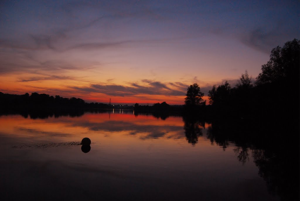 Fiery Skies over Whitlingham Broad by throzen