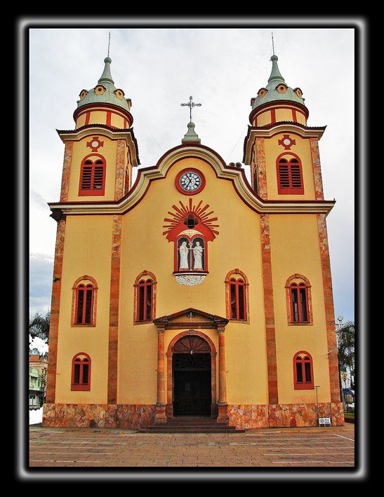 Igreja São José e Dores (Alfenas) by Wagner Swerts Tamburini