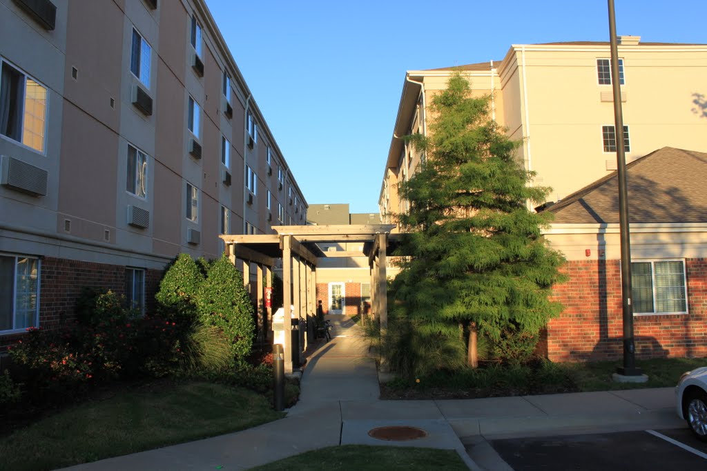 BBQ area at the Candlewood Suites by Brian Zurita