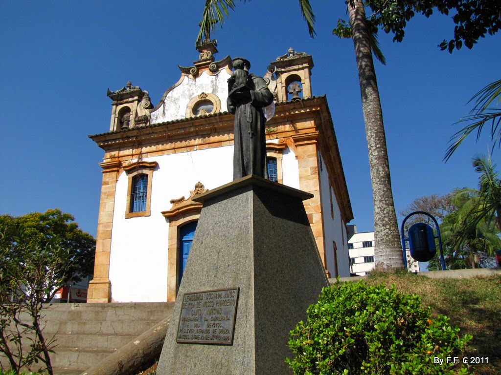 ESTATUETA DE ST ANTONIO by FERNANDO FREITAS