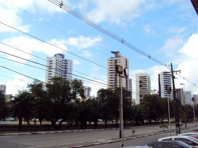 Av. Agamenon Magalhães by Orlando de Almeida Calado