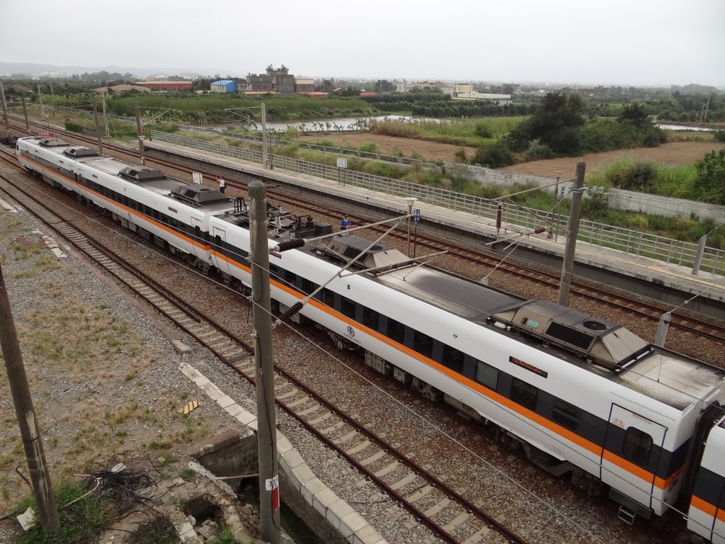 雲端祈福 搖擺登頂 太魯閣號TEMU1000專列停靠大山車站月台 / TRA TEMU1000 Tilt Train by Blair Yu