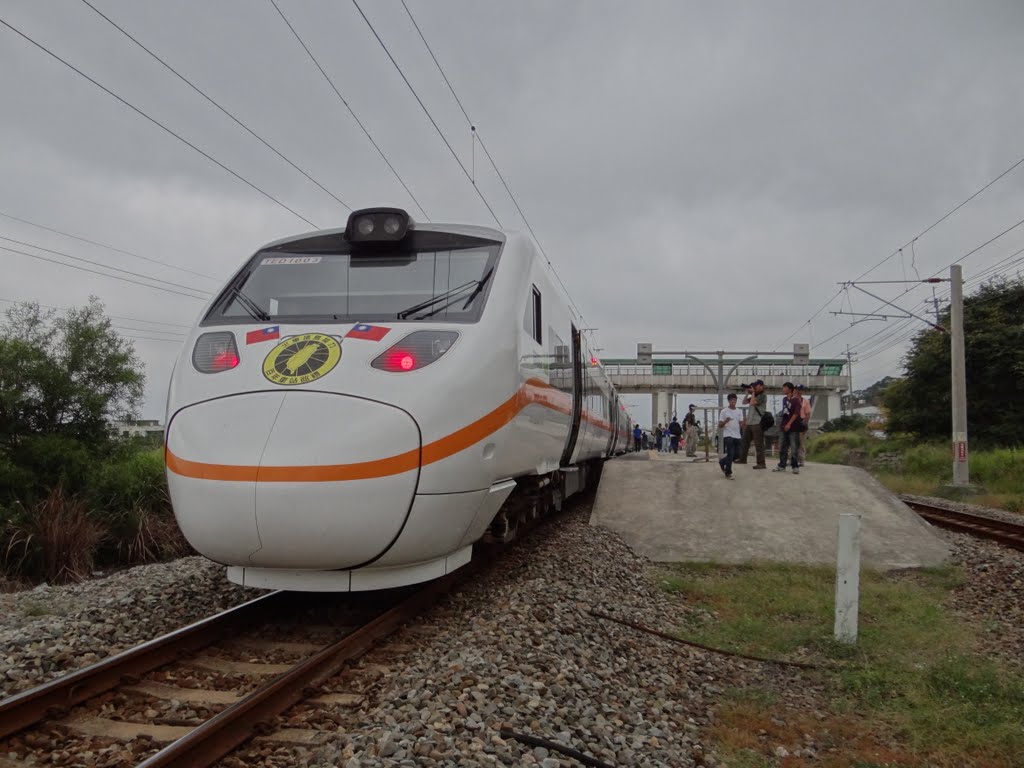 雲端祈福 搖擺登頂 太魯閣號TEMU1000專列停靠談文車站月台 / TRA TEMU1000 Tilt Train by Blair Yu