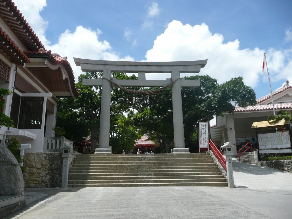 Naminouegu shrine（波上宮　鳥居） by konigan