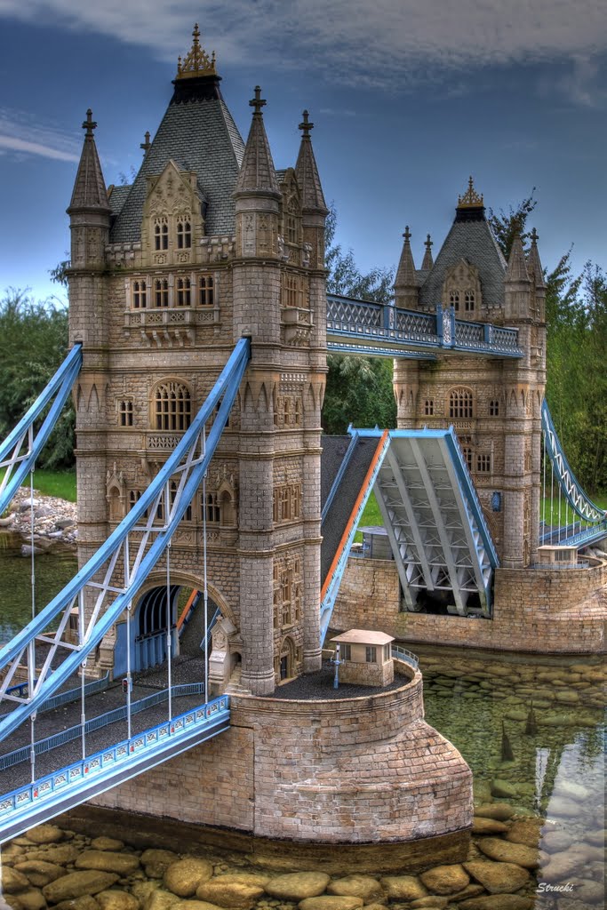 My little trip around the world - summer holidays 2011 / The little world of Minimundus in Meckenbeuren - Southern Germany - Tower Bridge [red light] (London / Great Britain) by Strucki