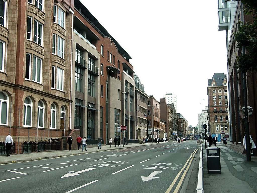 Wellington Street, Leeds (running west) by vonkarajan