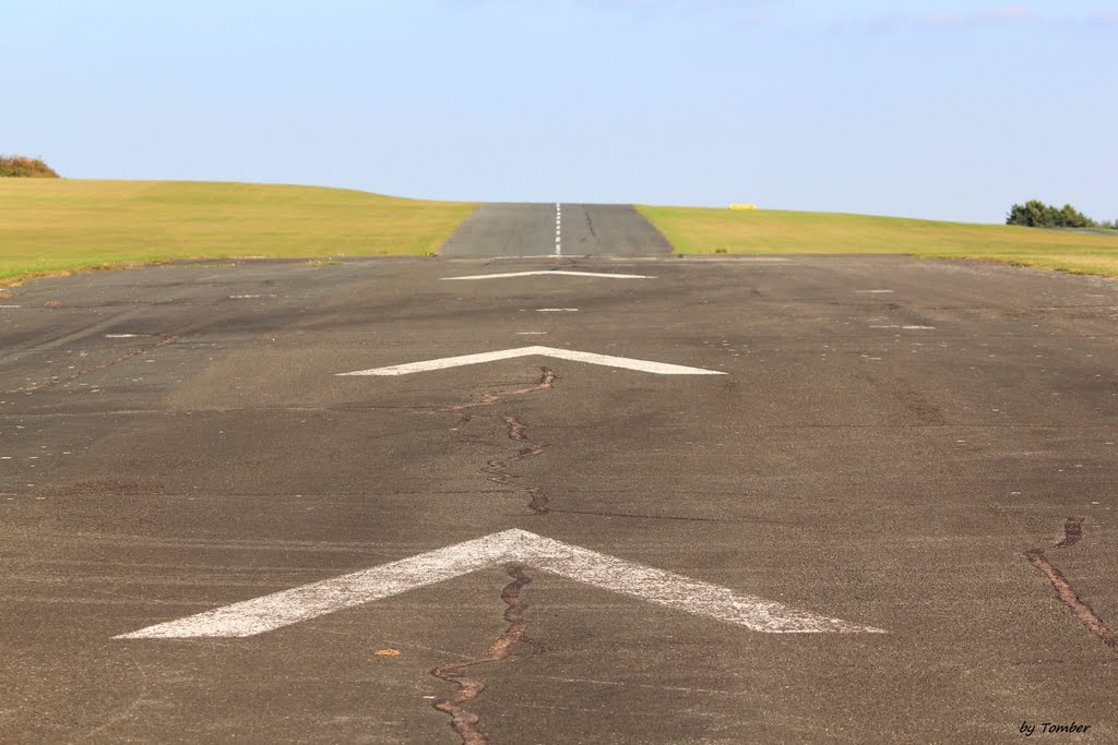 Startbahn Flugplatz Feuerstein by Tomber