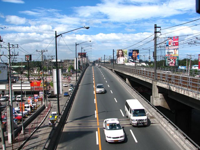 Qave-edsa by ChrisVillarin.com