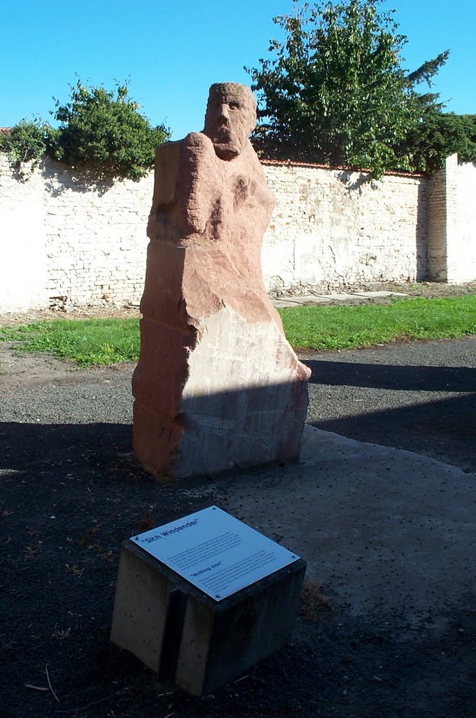 Skulptur „Sich Windender“ im KZ Osthofen by Michael Ohmsen