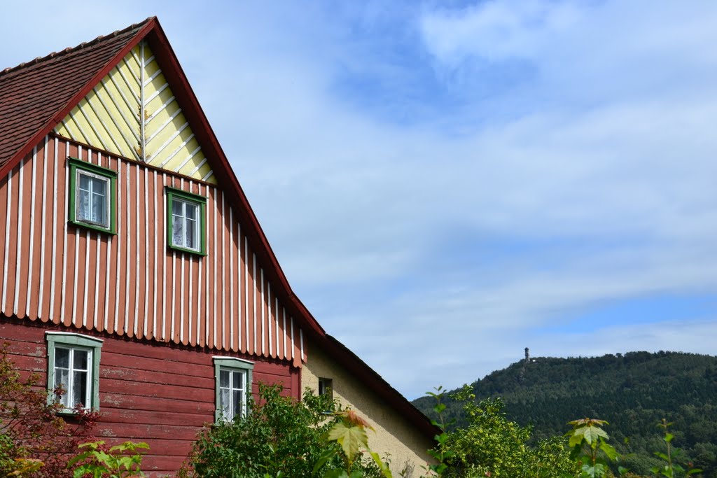 Krompacher Haus mit Hochwald by Robert Knothe