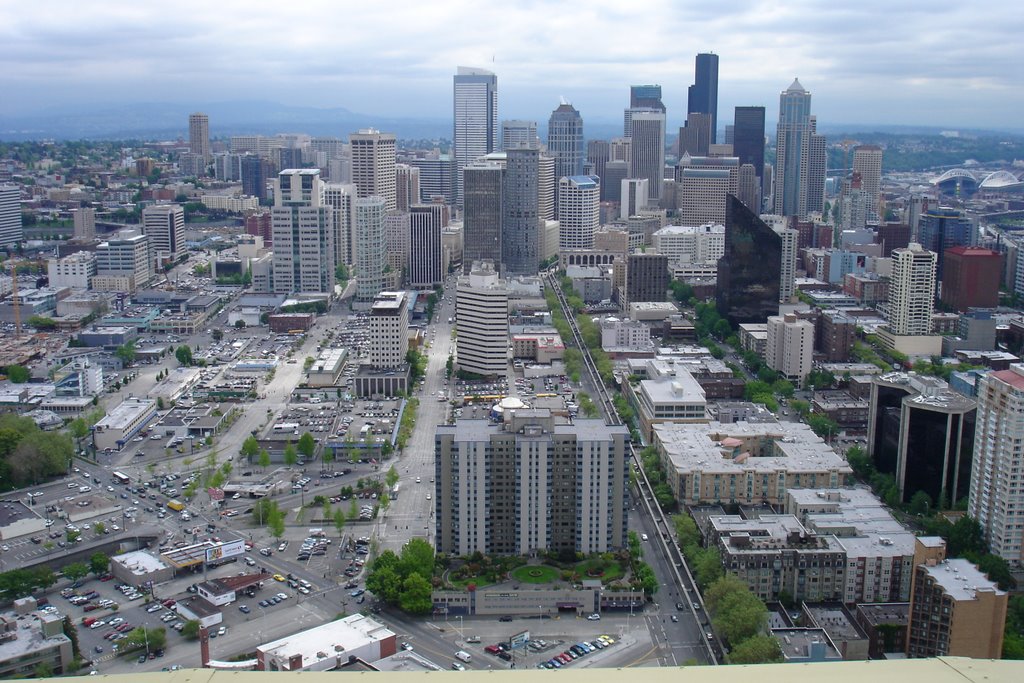 From the space needle. by Victor Misael