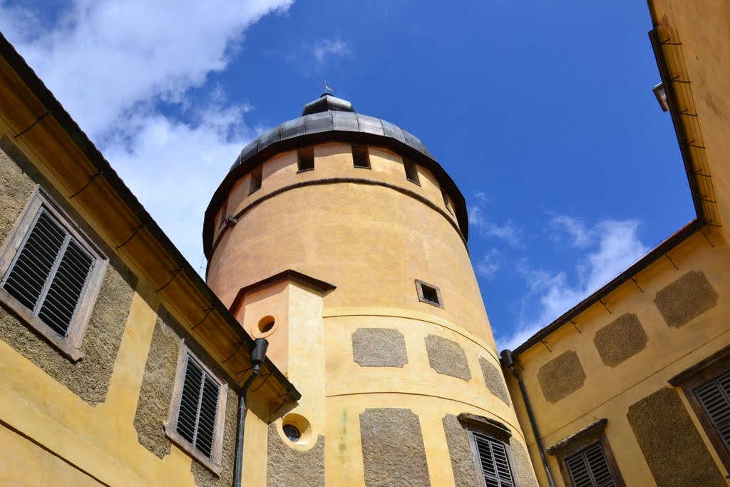 Bergfried Schloss Grabštejn by Robert Knothe