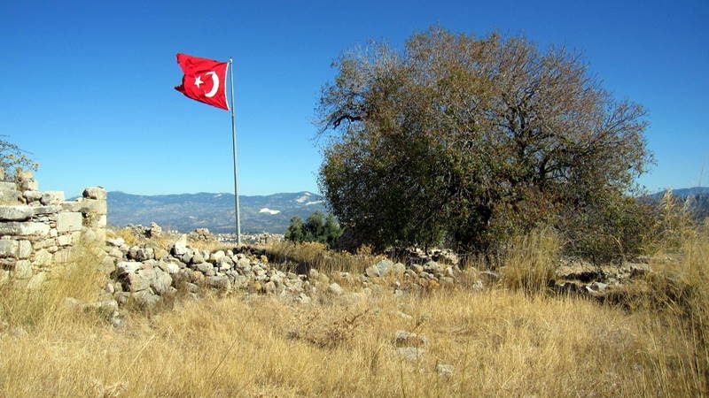 Kalede dalgalanan bayrak Osman Ünlü by Osman Ünlü