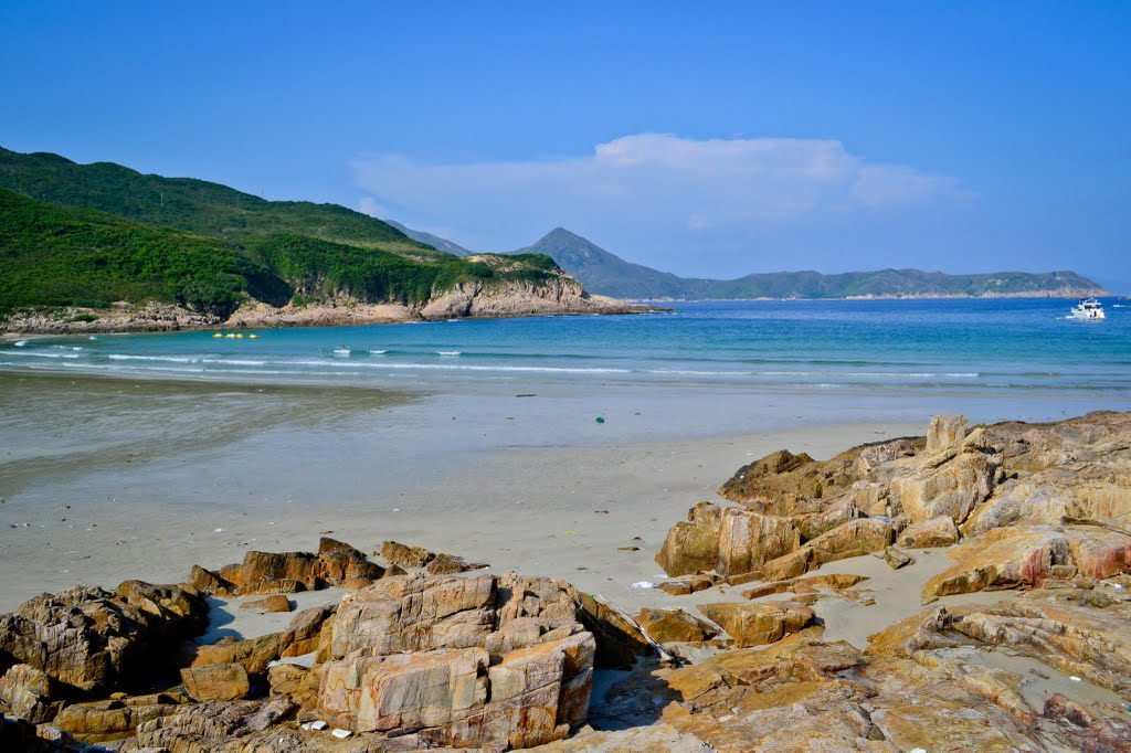 Beach in Sai Kung by vchao01