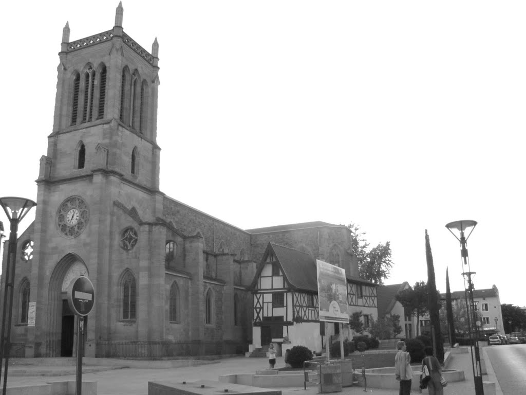 Église Saint-Étienne (Roanne) by Guy Ferdinande