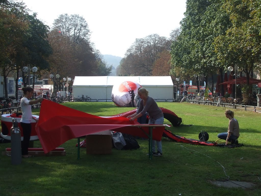 Bonn - Szene im Hofgarten - 3. Oktober 2011 nachmittags by Wolfgang Hanko