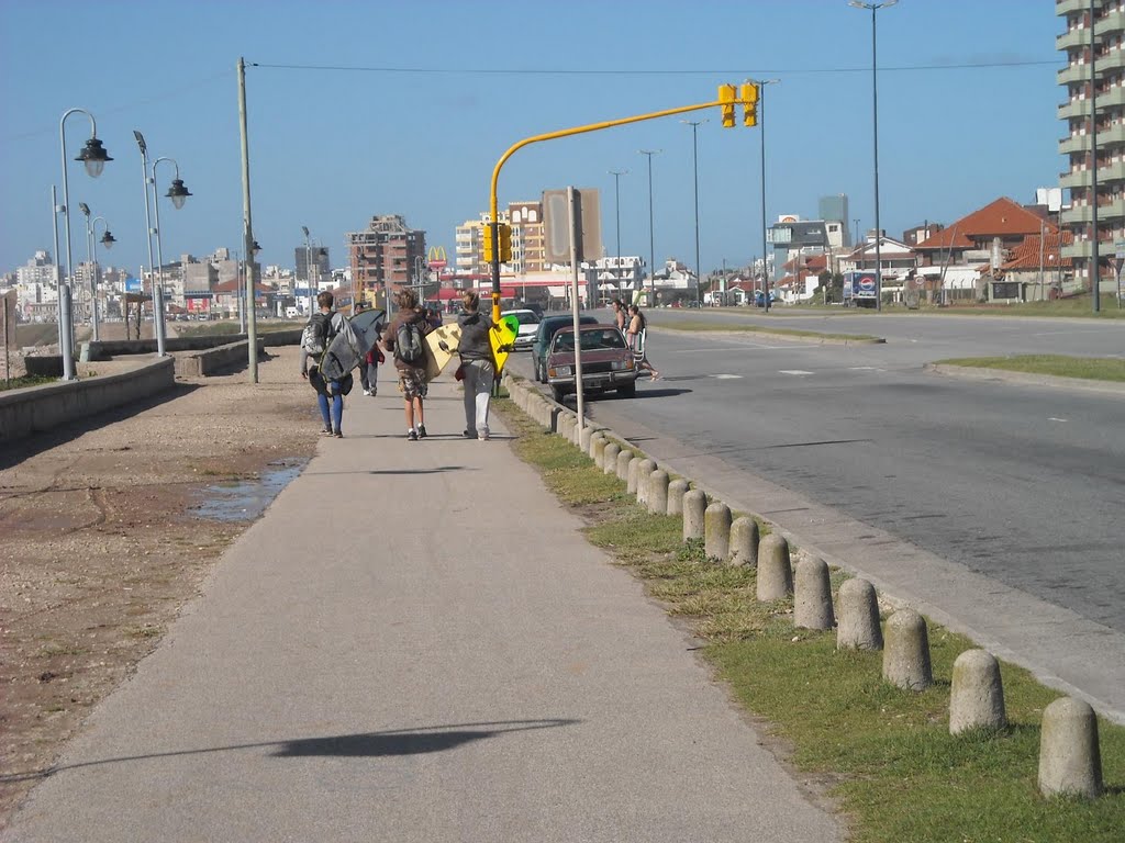 Avenida Félix U. Camet y Estrada by Matha Burroughs