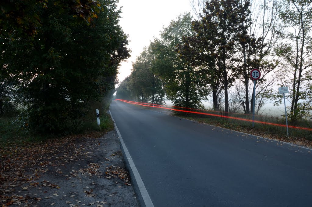 Bahnhofstr. Blankenfelde - An 30 hält sich hier keiner!! by Oliver Nordt