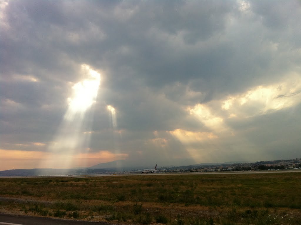 Sun light on Nice airport by Joseph HOANG