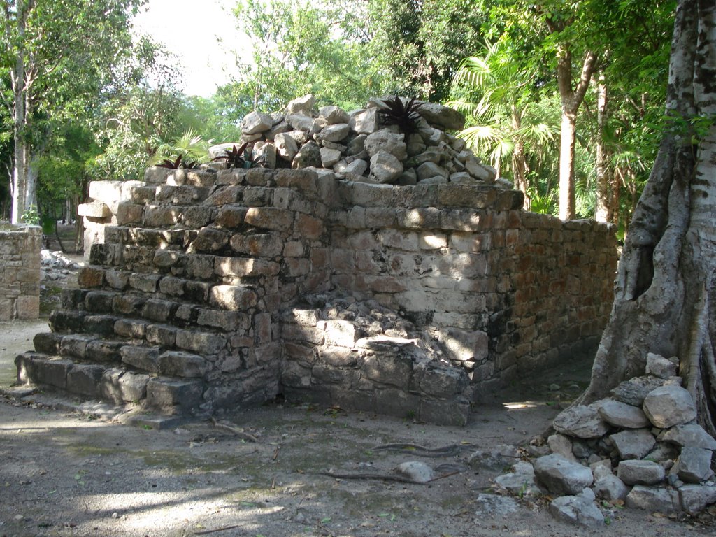 Xel-Ha Ruinas by Norberto Villarreal