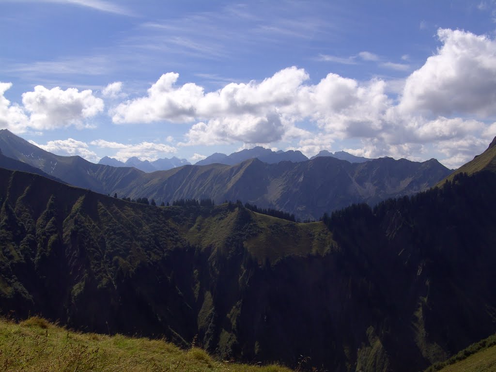 Blick v. Älpelesattel ins Gerstrubental (11.09.10) by Norbert Muckenschnab…