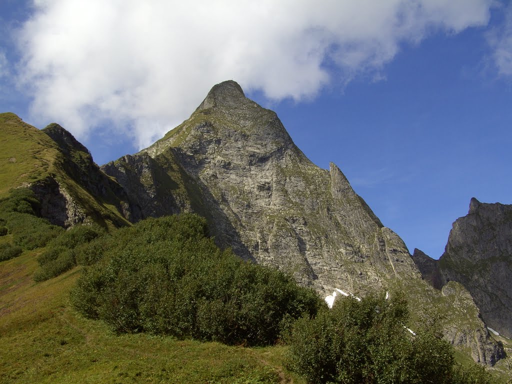 Der Höfats, 2258m (11.09.10) by Norbert Muckenschnab…