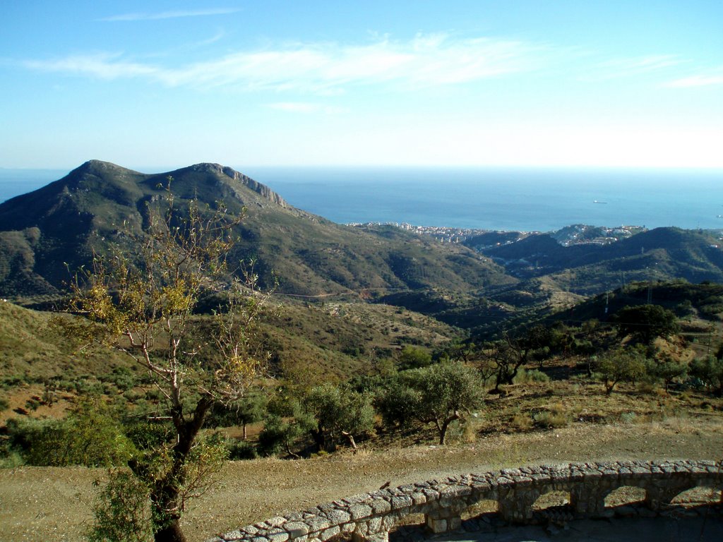 Pedregalejo (y "Las Tetas de Málaga") desde El Mirador (Montes de Málaga) by Teresa Alvarez