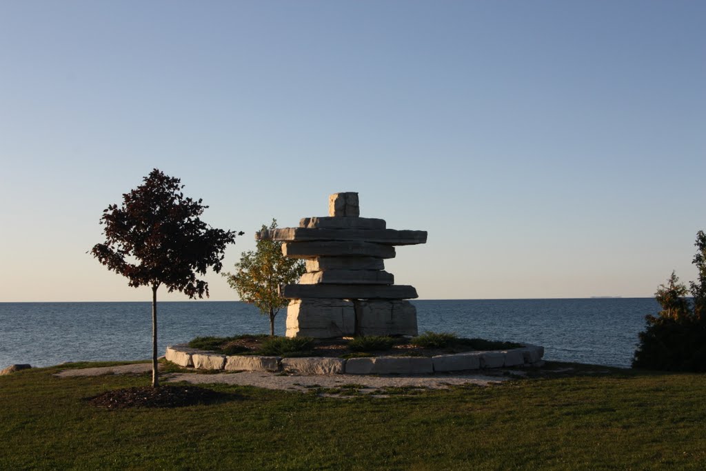 Inukshuk in memory of Pete Crompton in Sunset Point Park by amorgan