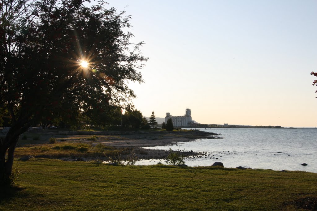 Collingwood Grain Silo from Sunset Point Park by amorgan