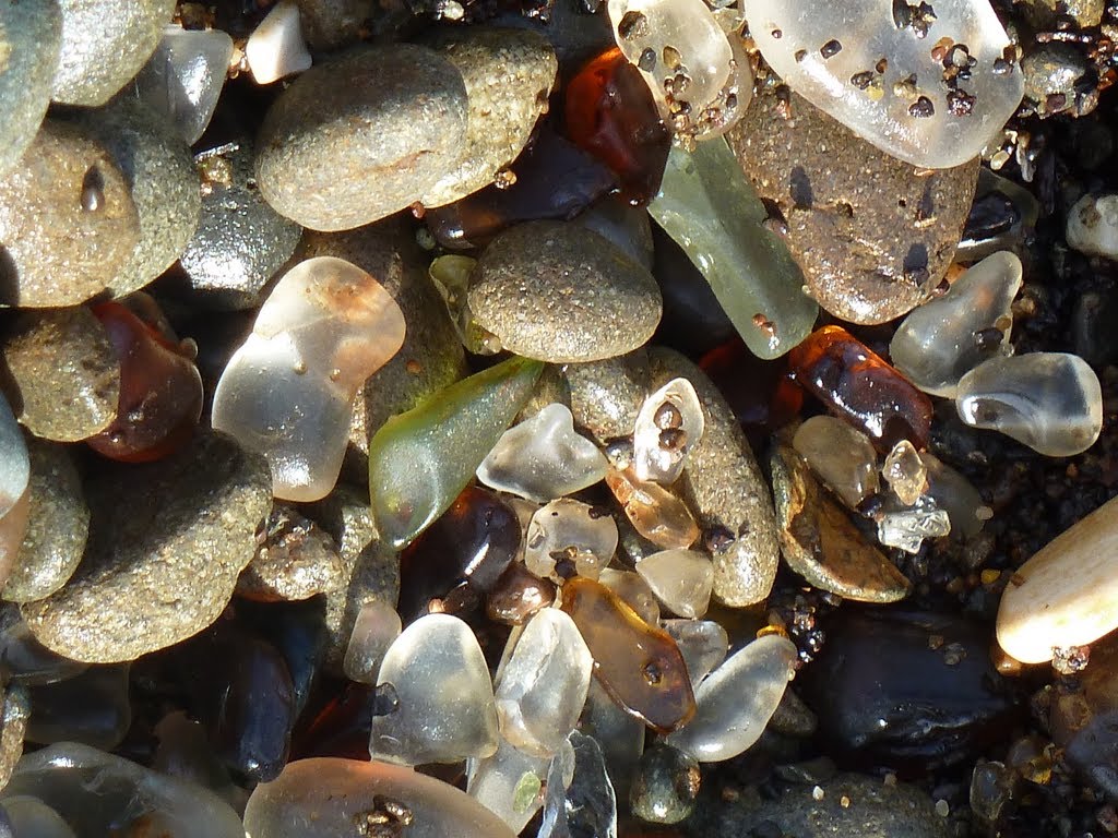 Glass beach (fort bragg coast) by roy.gordon