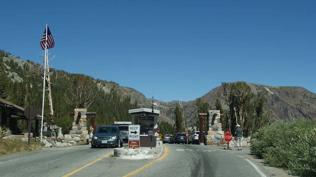 Yosemite east entrance by Thomas G.