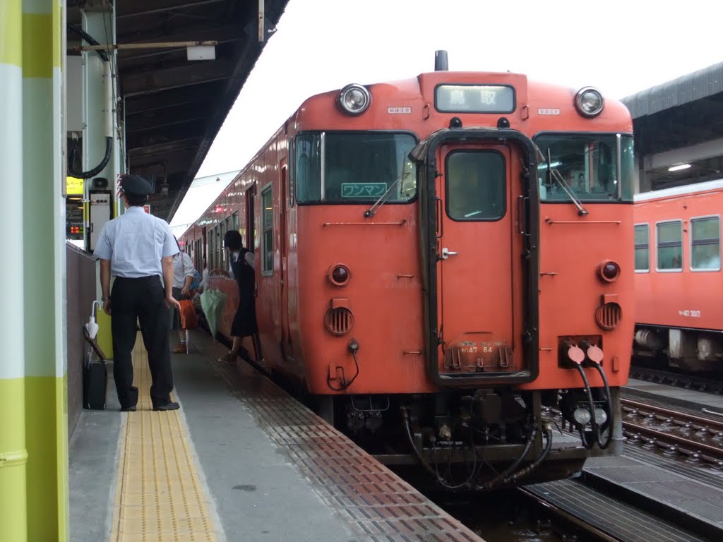 Train of Tottori Station by ORIONNEW