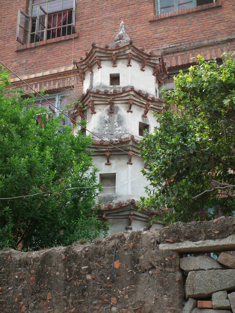 市心塔 Shixin Pagoda(Pagoda in the center of city) by Luke Lou