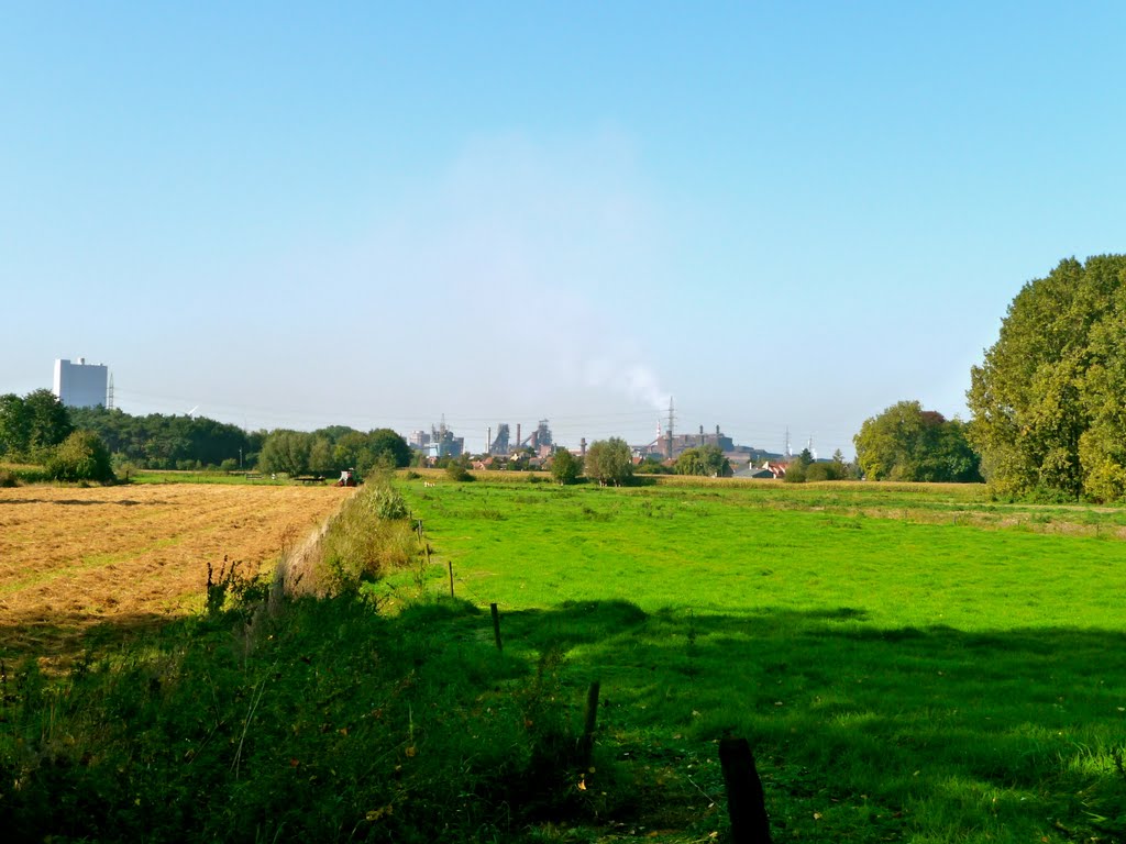 Mendonk zicht op de staalfabriek en de 2 hoogovens van Sidmar Arcelor-mittal Gent by joeri Goossens