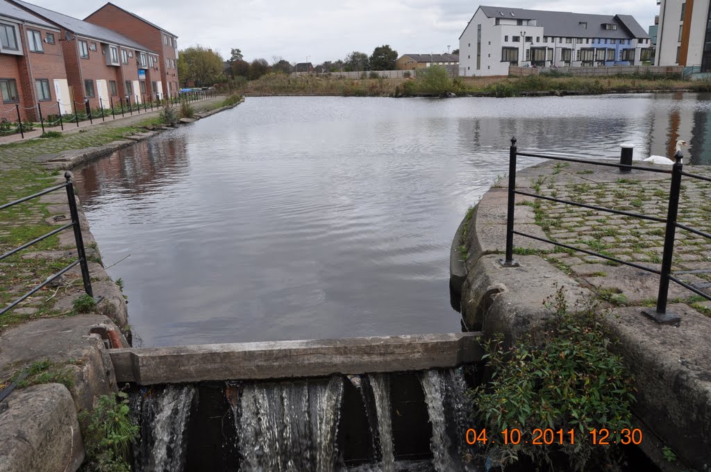 Ashton Canal Droylsden by Ken Leigh L.R.P.S.