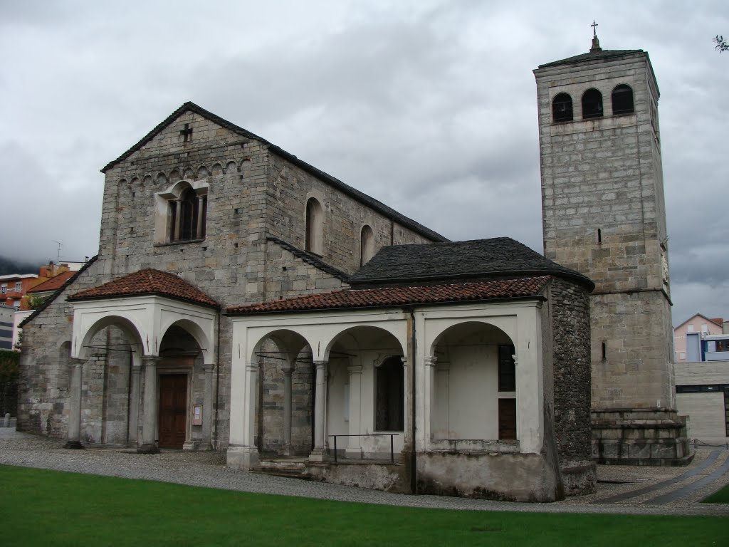 Muralto Kirche San Vittore neben dem Bahnhof by Contessa