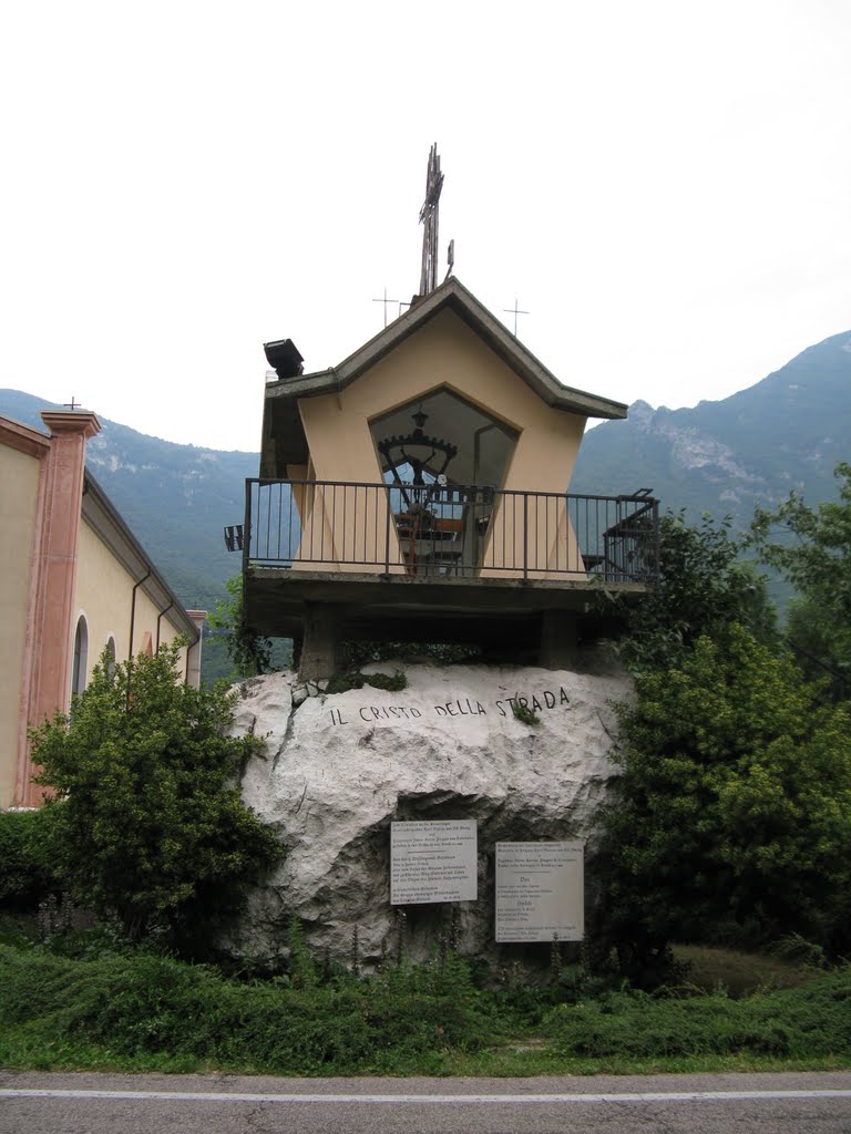 Brentino Belluno - Cristo della Strada by raffaele m.