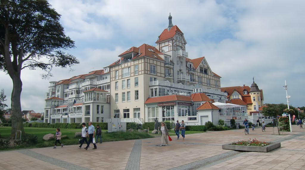 Kühlungsborn-West, Ostsee / Haus Meeresblick by Hans-Jürgen Harberg