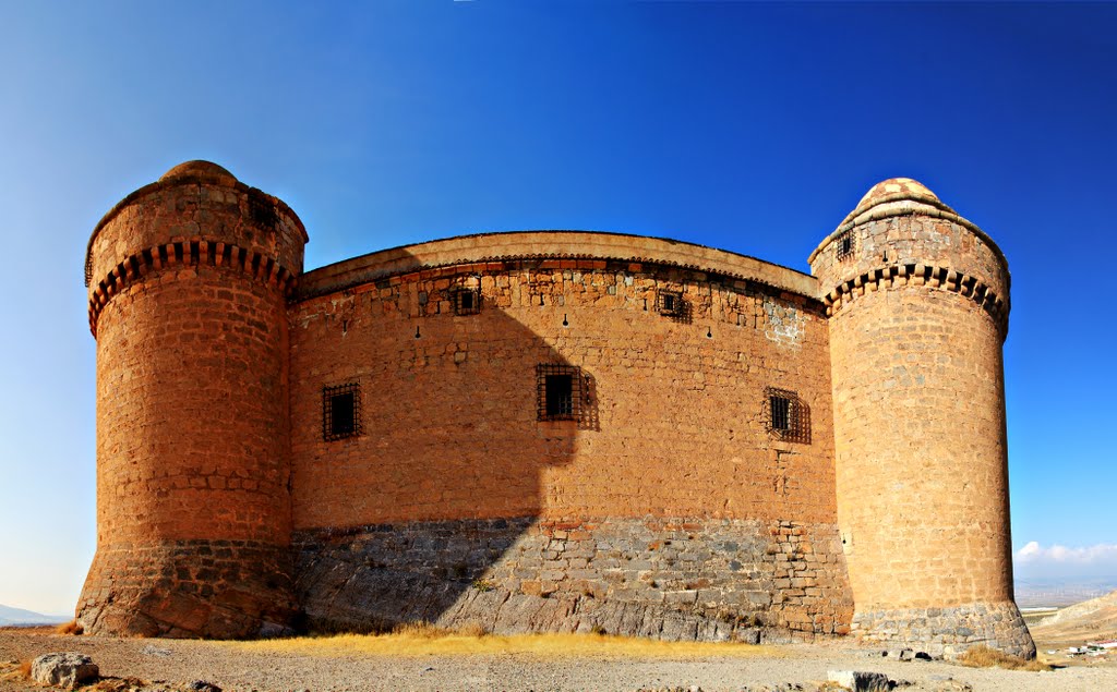 Castillo Calahorra by Eduardo Díaz Hermoso