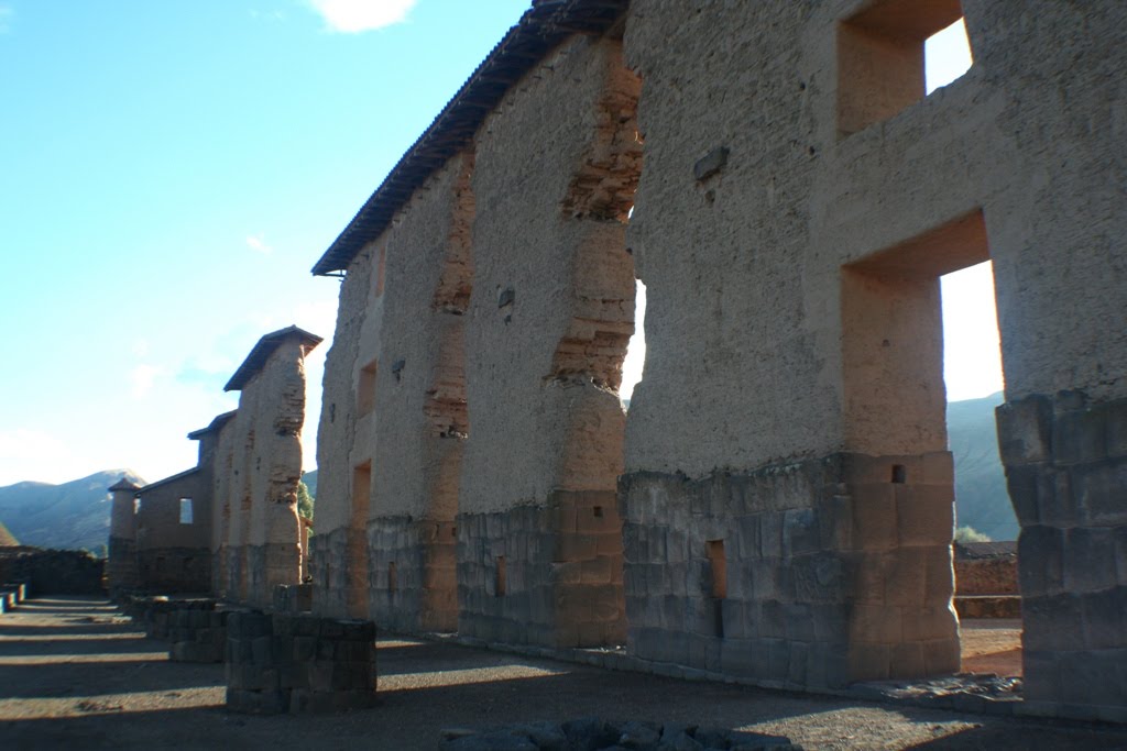 Templo de Wiracocha by M. G. Torres Portol1…