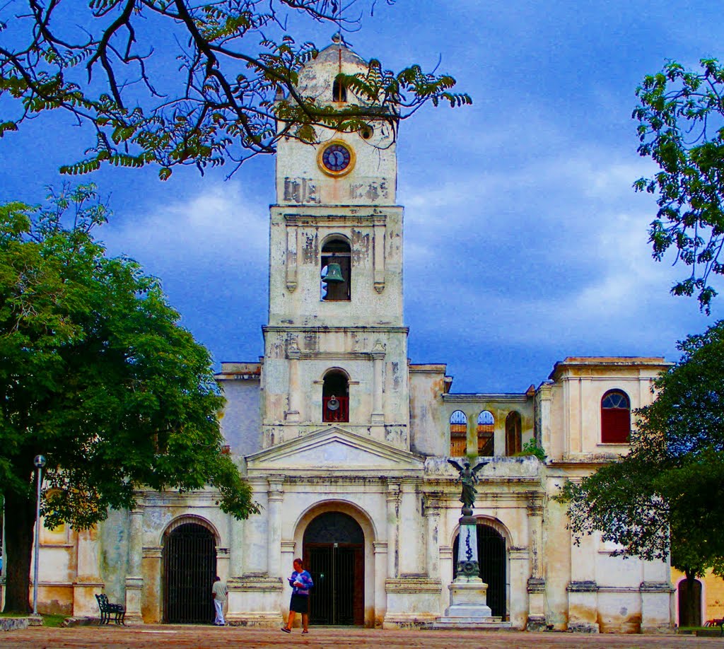 Iglesia Católica San Jose en Holguin, Cuba by perezmontejo