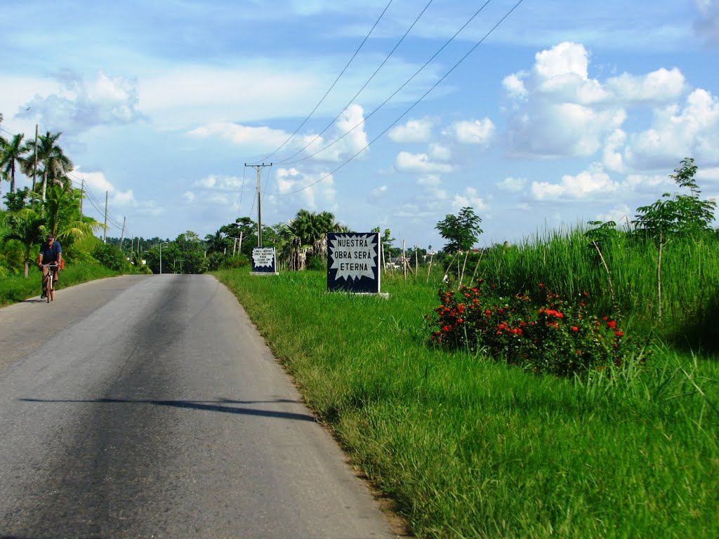 Carretera de Bejucal. by Mayte Moya