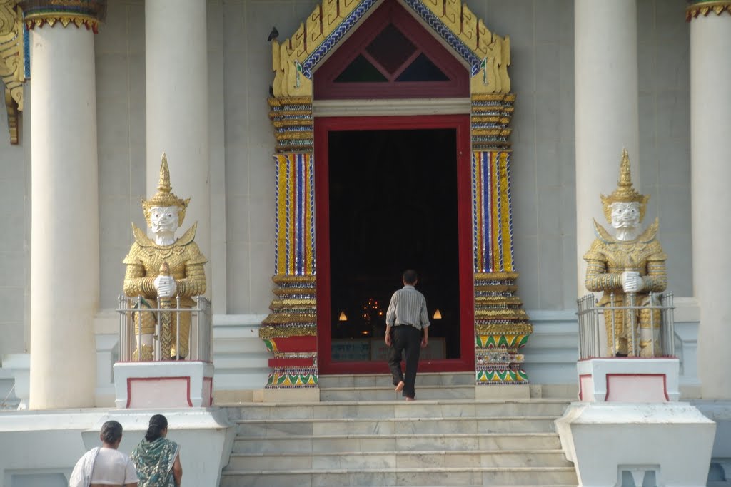 Thai Buddha Mandir ( Entrance), Bodhgaya by jk.bohra