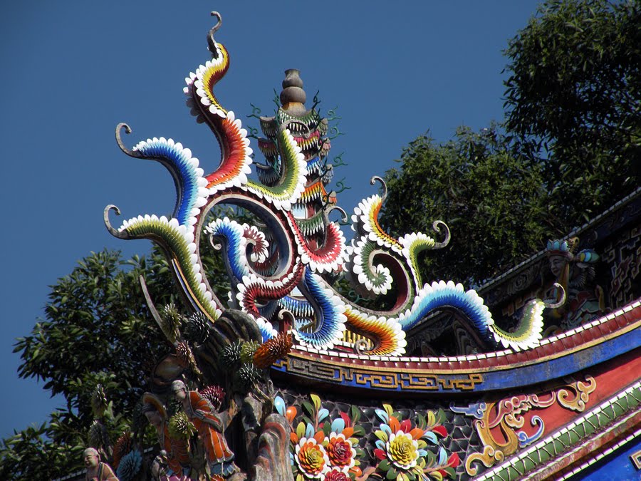 Swallow Tail, Taipei Jiantan Temple - 劍潭古寺燕尾 by Jimbirdy