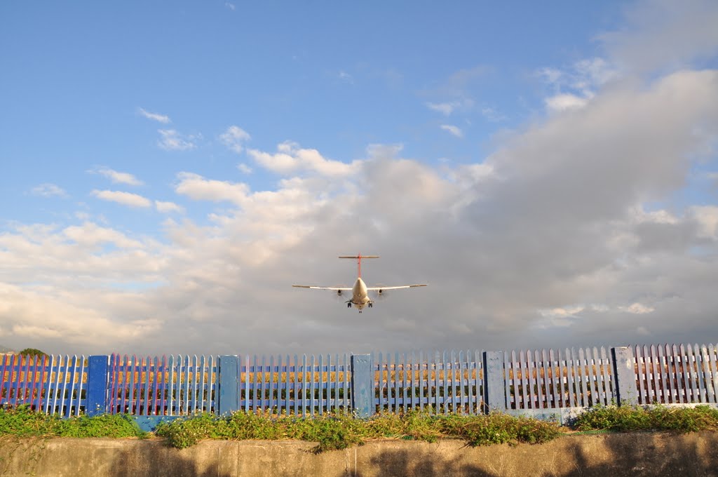 RCSS RWY10 Landing, Transasia airlines by cybruce