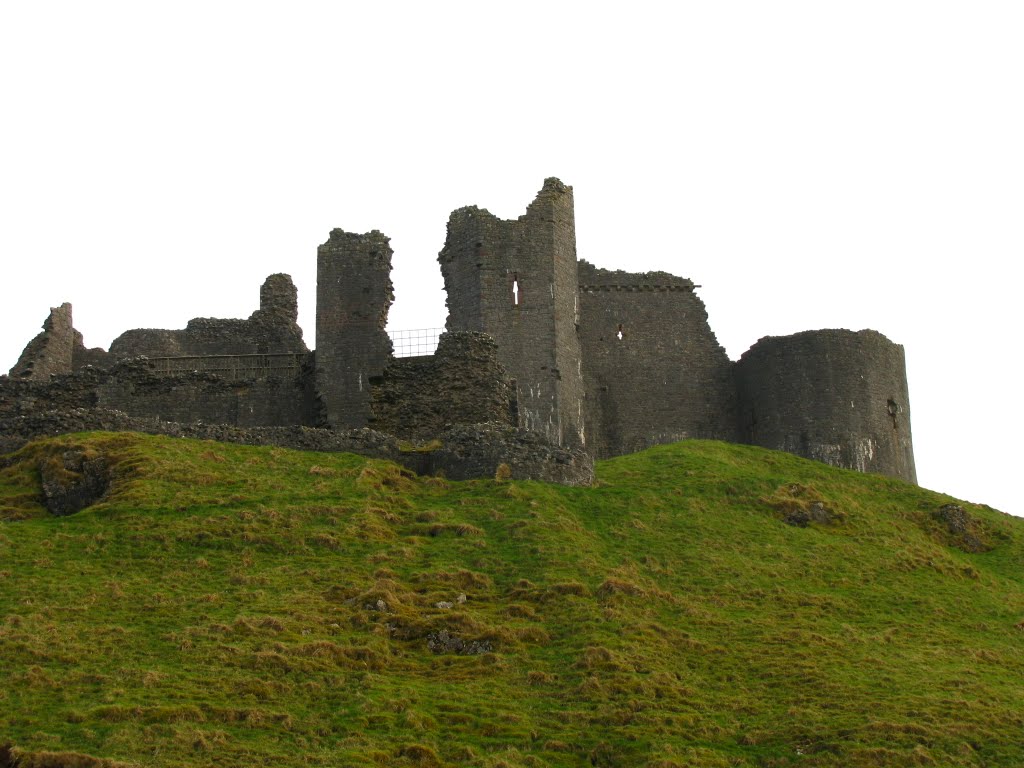 Carreg Cennen Castle by gpavic